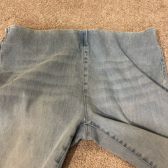 Soft Surroundings Pull On Light Wash Jeans with Button Accents - Picture 5 of 9